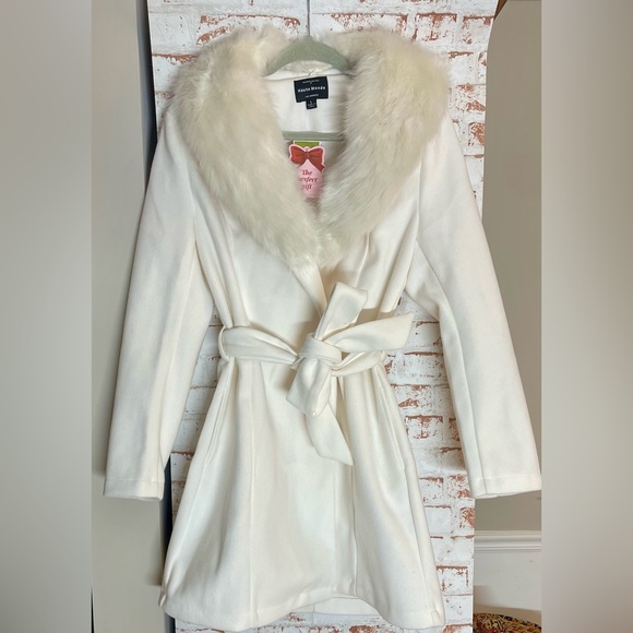 Haute Monde Jackets & Blazers - Haute Monde White Trench Coat with Faux Fur Collar**priced to sell**